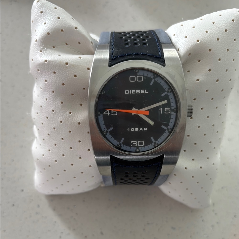 Diesel Black and Silver Sporty Watch with Minimalist Design